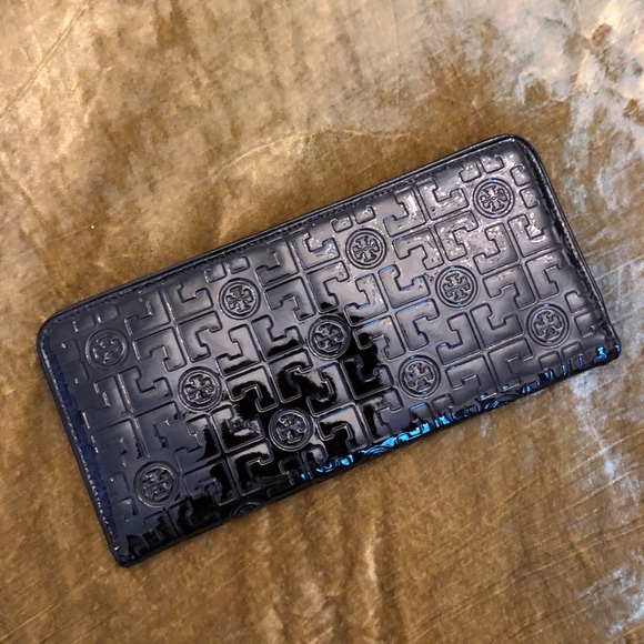 Tory Burch Clutch Wallet - Picture 1 of 3